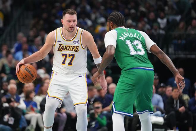 Doncic reina en Dallas, los Bulls retiran el '1' de Rose y los Knicks ganan en 'Philly'