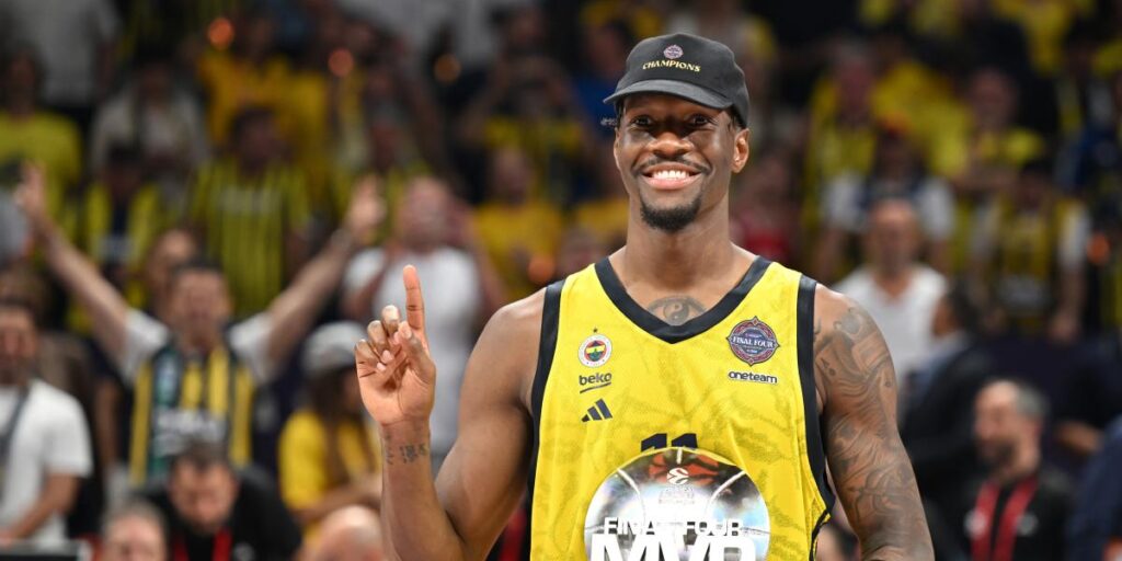 El ex azulgrana Hayes-Davis, dispuesto a regresar