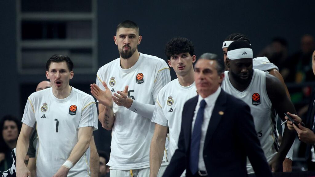 Scariolo, sobre el arbitraje: "Nuestro récord contra estos árbitros es de 1-7. No sabíamos que íbamos a enfrentarnos a una actuación realmente mala de estos tres árbitros"