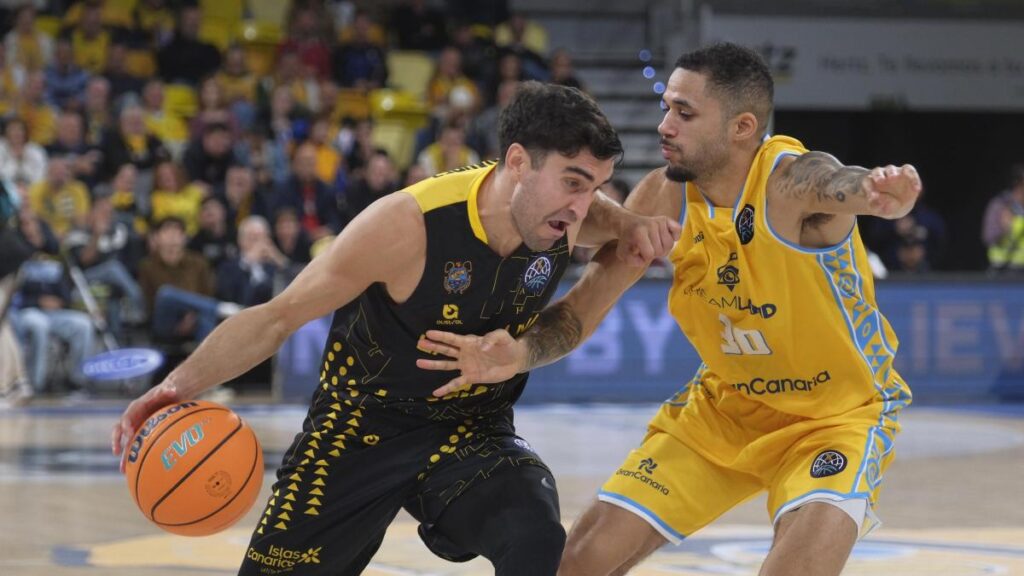 72-70: El Granca revive ante La Laguna y se anota el primer derbi canario en Europa