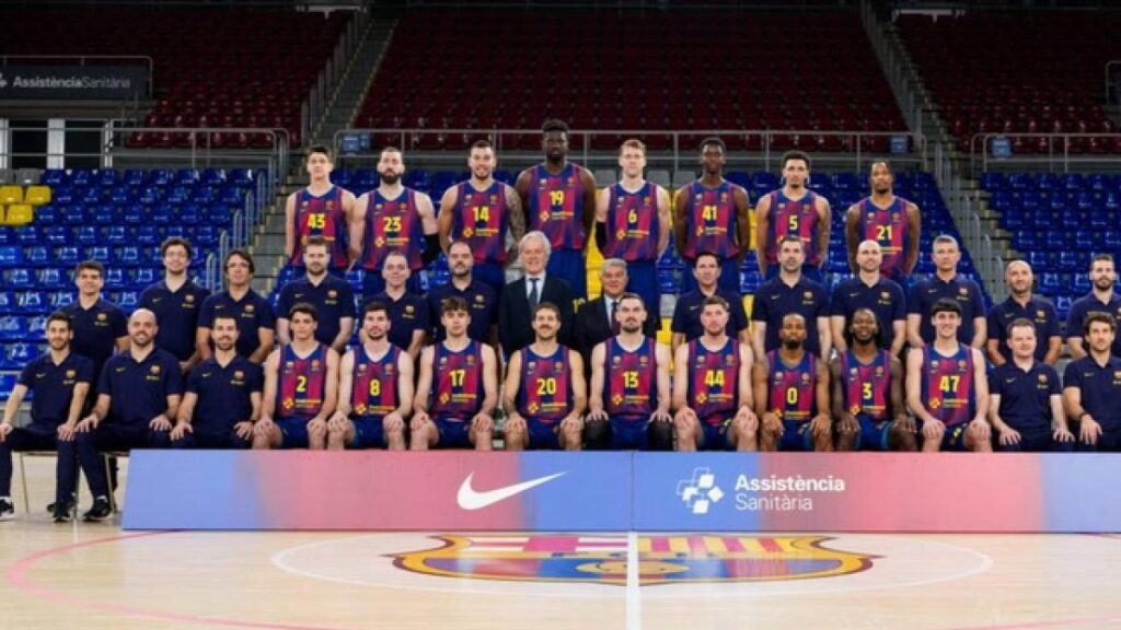 La era de Xavi Pascual ya tiene imagen: así se hizo la nueva Foto oficial 25/26 con Laporta presente