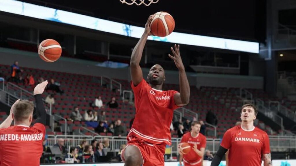 El pívot danés Bakary Dibba, baja ante el UCAM Murcia