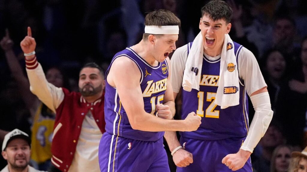 Un Austin Reaves estelar hace olvidar a Doncic ante los Sixers