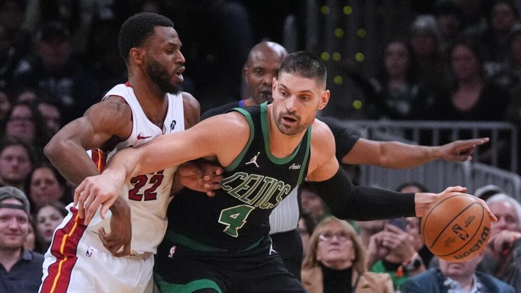 Los Celtics remontan a los Heat y los Pistons cortan la racha de los Knicks