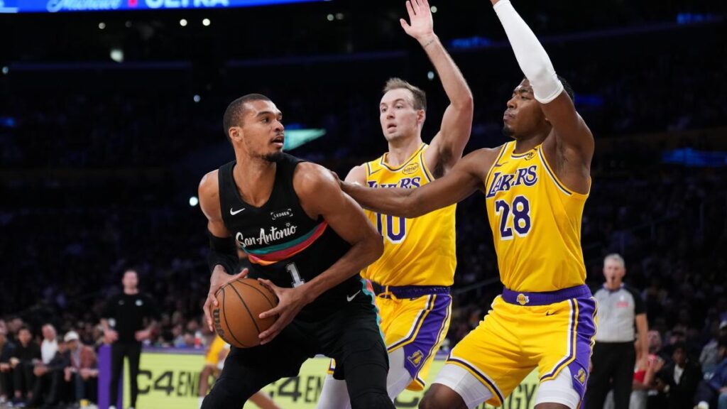 Wembanyama abusa de unos Lakers muy mermados