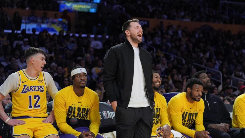 Doncic, espectadores de lujo de la paliza de los Lakers ante su exequipo