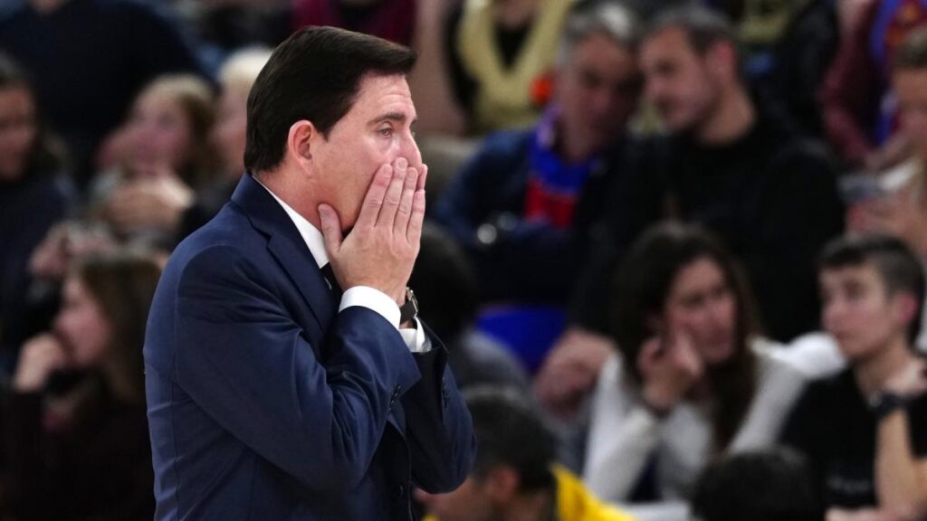Xavi Pascual: "No tenemos que darle más vueltas, no se puede fichar y ya está, se acabó"