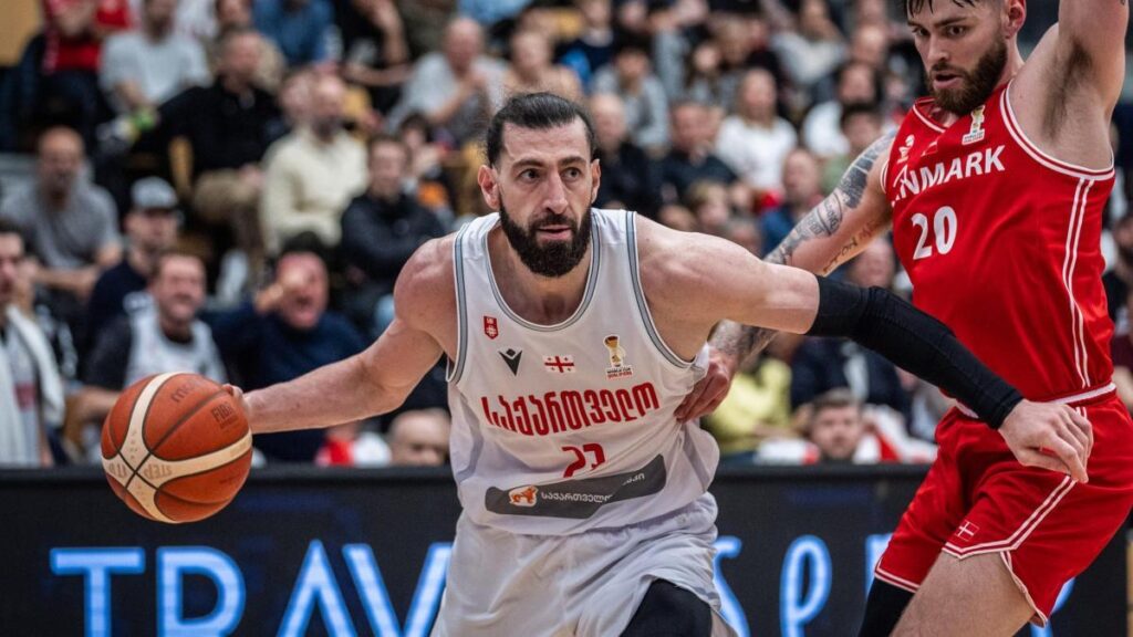 Un estelar Shengelia (24) lidera el triunfo de Georgia sobre Dinamarca