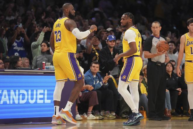 LeBron se rinde a Jordi Fernández y vive una noche especial junto a Bronny en Brooklyn