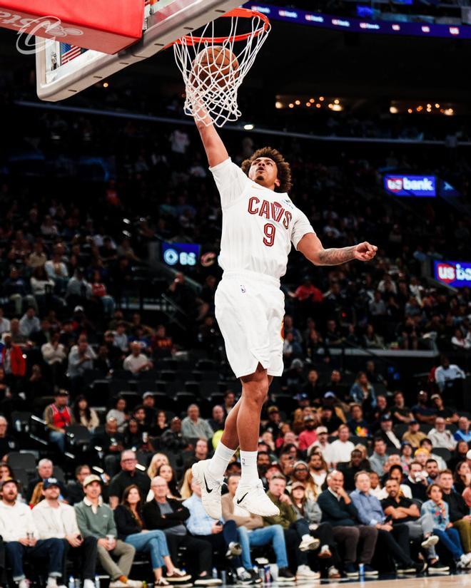 Los Cavs arrasan a la espera de Harden