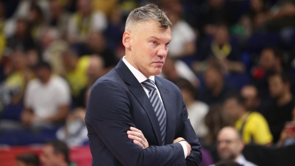 Se acabó la pesadilla de Jasikevicius en Dubai: regresa, sano y salvo, a Estambul