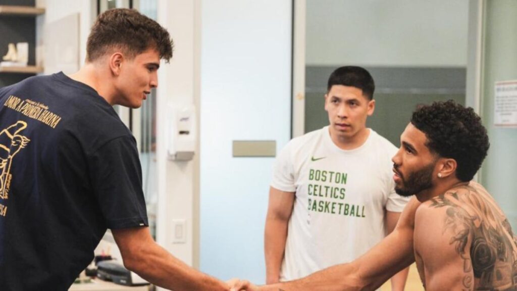 Tatum, un regreso inspirado por Kobe Bryant al lado de Hugo González