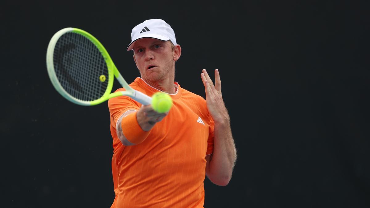 Davidovich remonta un 0-5 a Svajda y avanza en Indian Wells