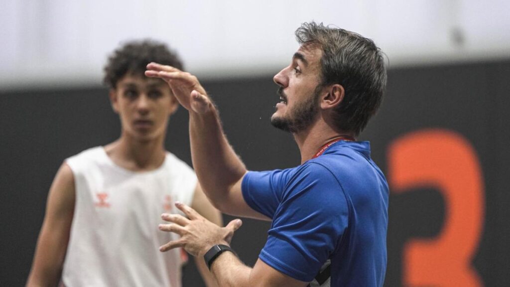 El entrenador del júnior del Valencia Basket: "Escuchábamos explosiones pero no se veía nada"