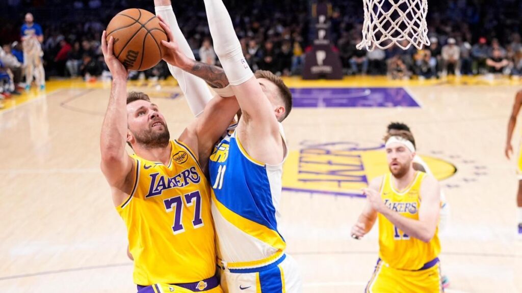 Doncic se exhibe ante los Pacers y entra en un selecto club de leyendas de los Lakers