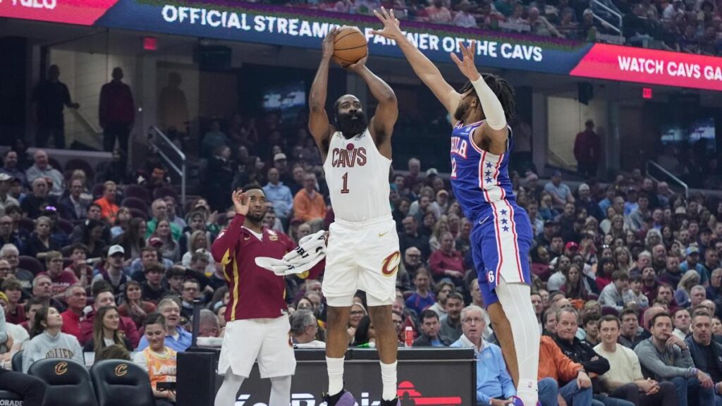James Harden lidera el triunfo de los Cavs y logra un hito histórico en anotación