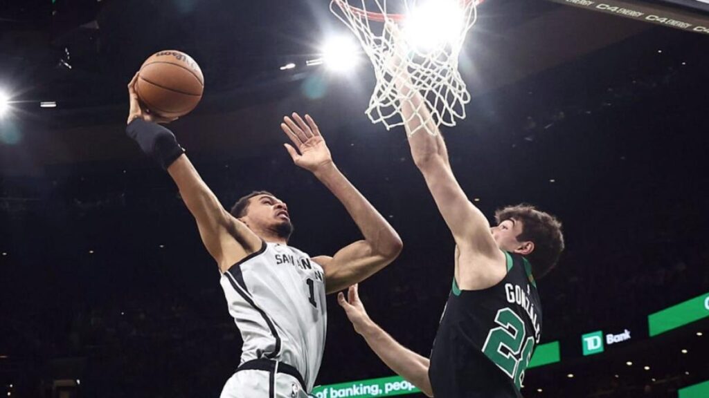¡Taponazo de Hugo González contra los Spurs de Wembanyama!