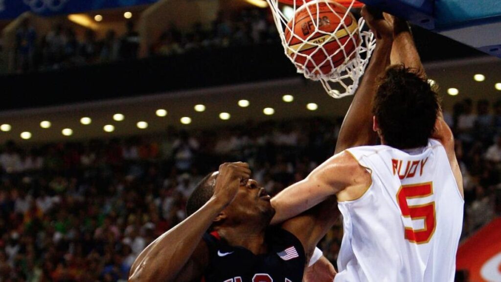 Se retira Dwight Howard, el Superman al que coció Rudy Fernández con su mate