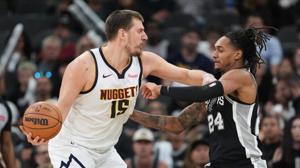 Un Jokic estelar comanda la victoria de los Nuggets contra los Spurs