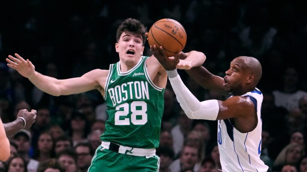 Tatum 'echa' a Hugo González de la pista