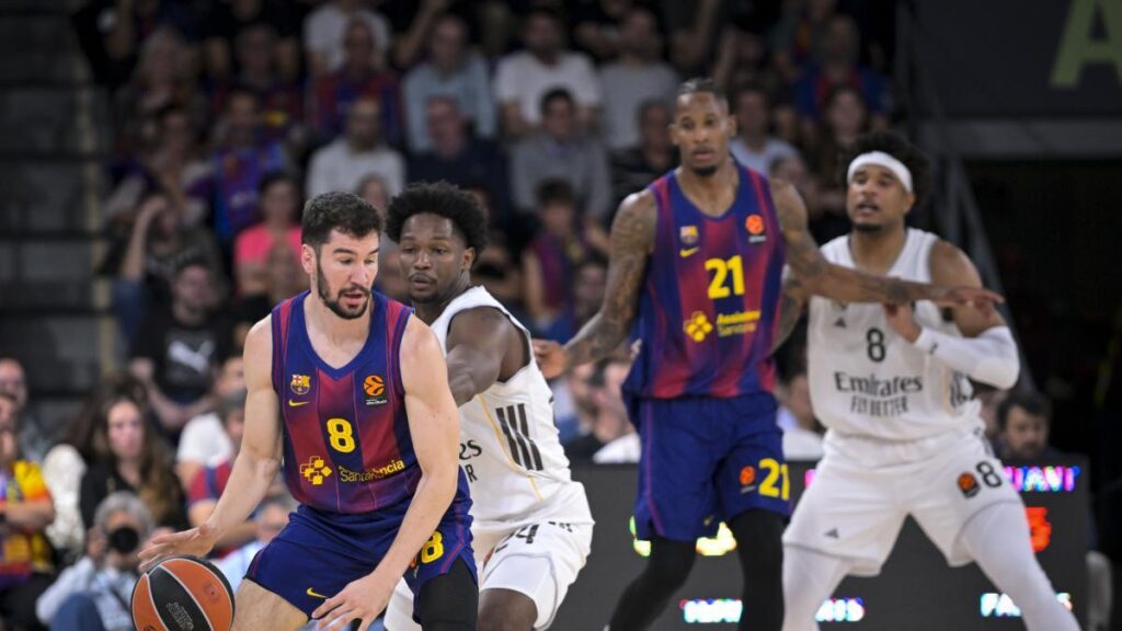 El Barça recibe hoy al Real Madrid con la mente en otras cosas