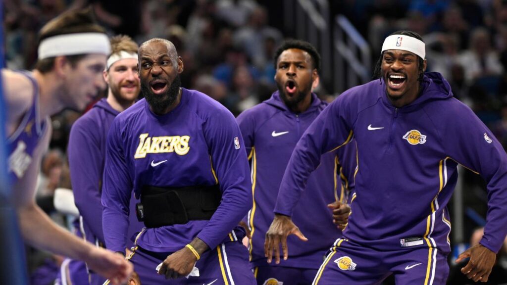 Los Lakers enloquecen tras un final de infarto ante los Magic