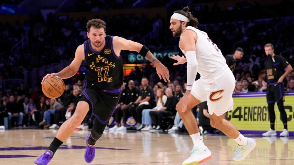 Los Lakers se meten en playoffs entre locuras de Doncic: ¡mate del ex del Real Madrid!