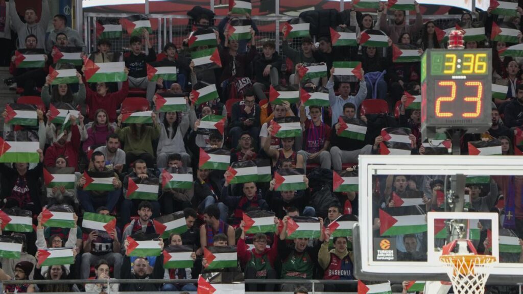 Baloncesto en el búnker: el Buesa Arena se queda sin voz ante el Maccabi