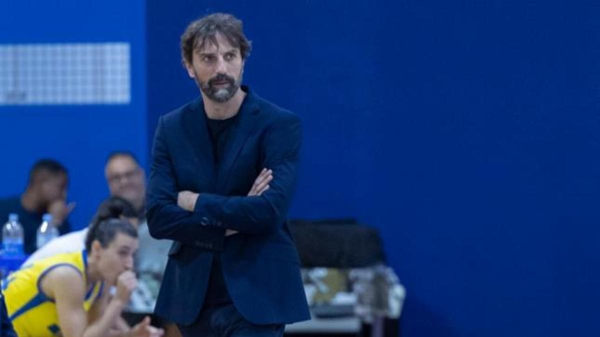 Aneas seguirá un año más en el Estepona