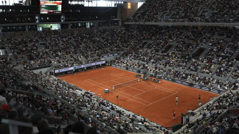 Roland Garros permitirá a los jugadores llevar relojes inteligentes y mantendrá a los jueces de línea