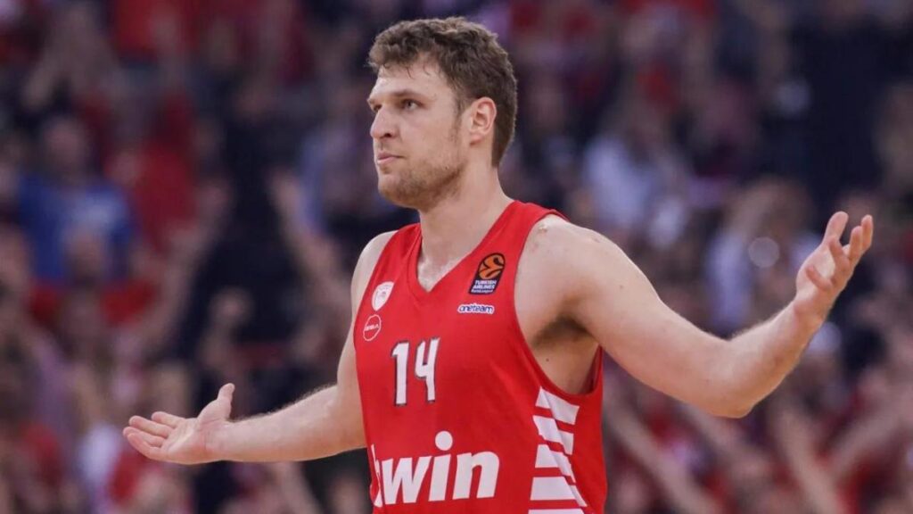 El exazulgrana Sasha Vezenkov gana el trofeo Alphonso Ford al máximo anotador de la temporada