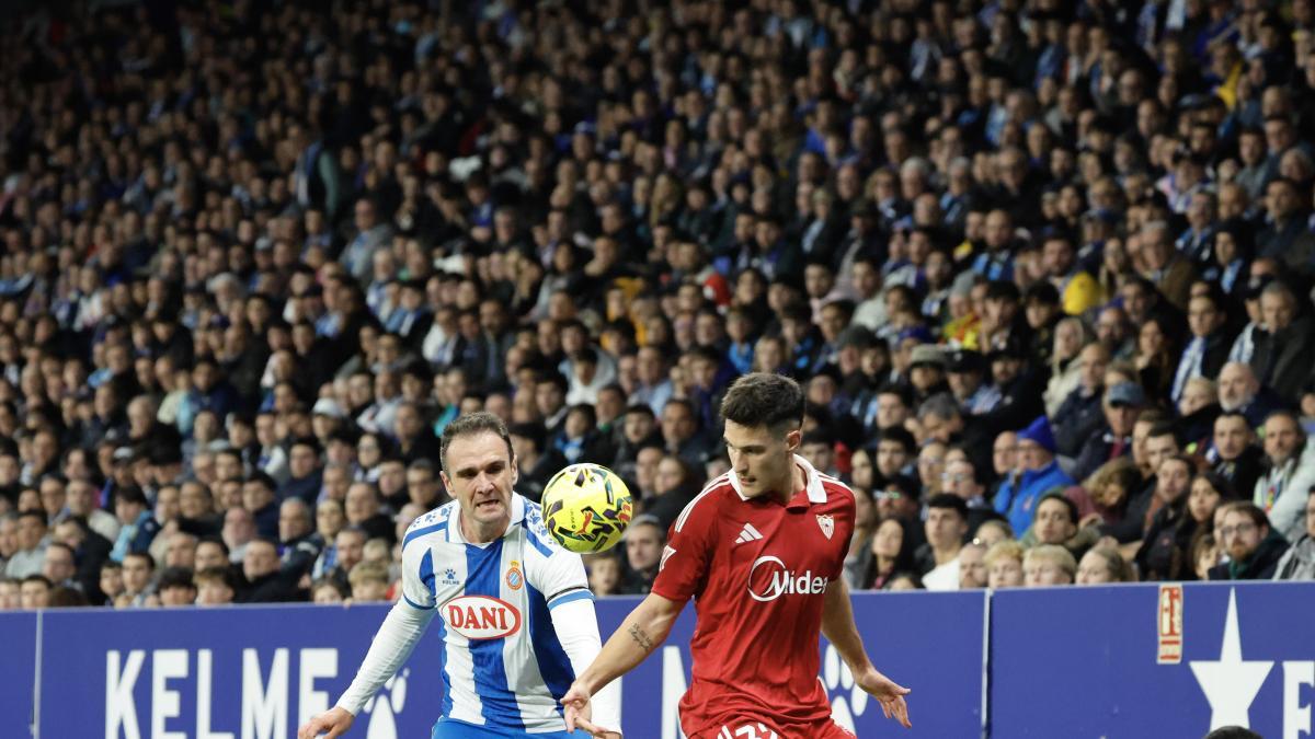 El horario del Sevilla-Espanyol indigna a la hinchada