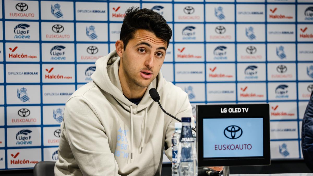 Arturo Ruiz, claro sobre los rumores de salida al Atlético: "Quiero estar aquí, no es momento de salir de la Real"