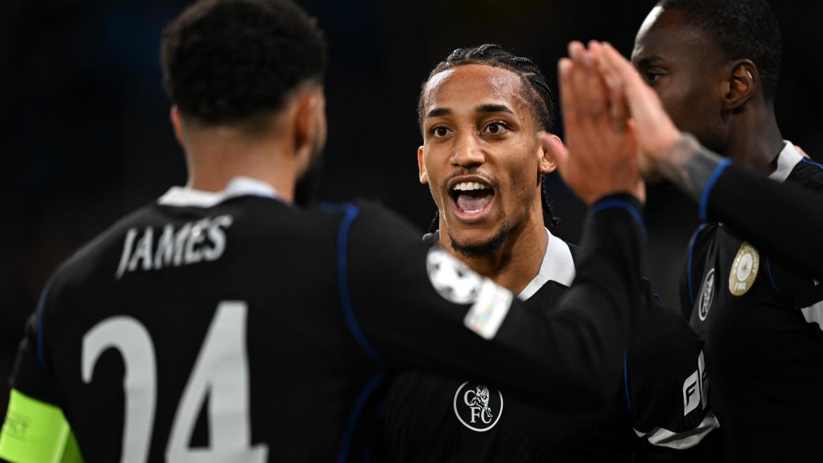 El Barça activaría la opción Joao Pedro si se enfría Julián Álvarez