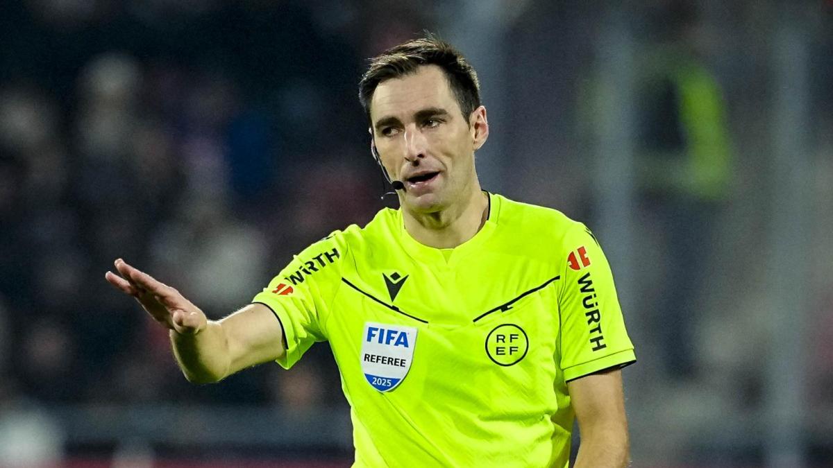 De Burgos Bengoetxea sale de la nevera para pitar el Real Oviedo - Villarreal