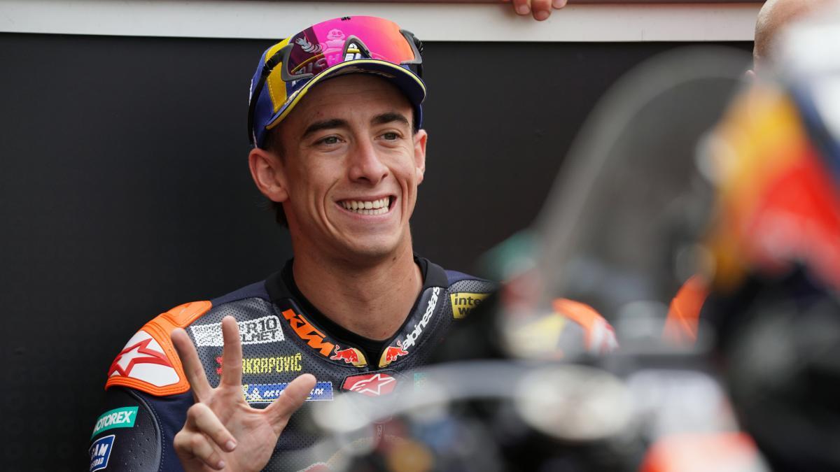 Pedro Acosta y Pedrosa se mojan sobre el debate de la nacionalidad en MotoGP: "Hay cosas que no te lo va a dar”