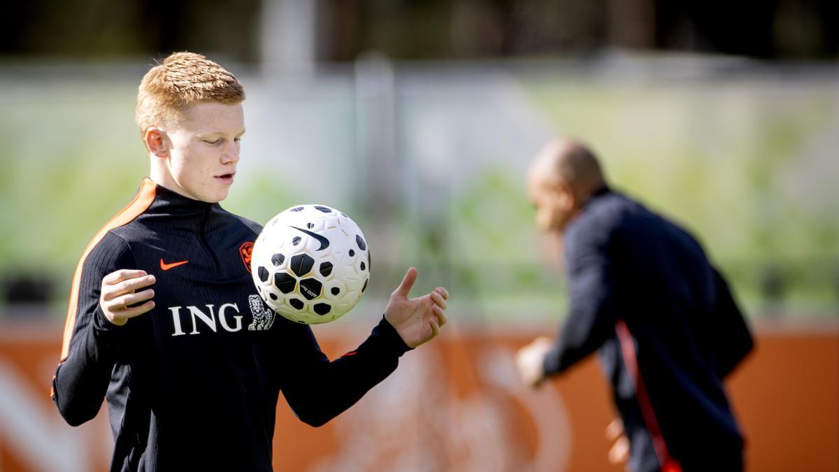 Kees Smit: "Ya que iremos a Barcelona con el AZ, si quieren negociar habrá tiempo"