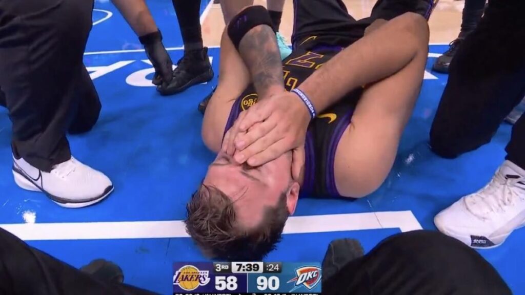 ¡Drama en los Lakers!: humillados y Doncic podría tener una lesión seria