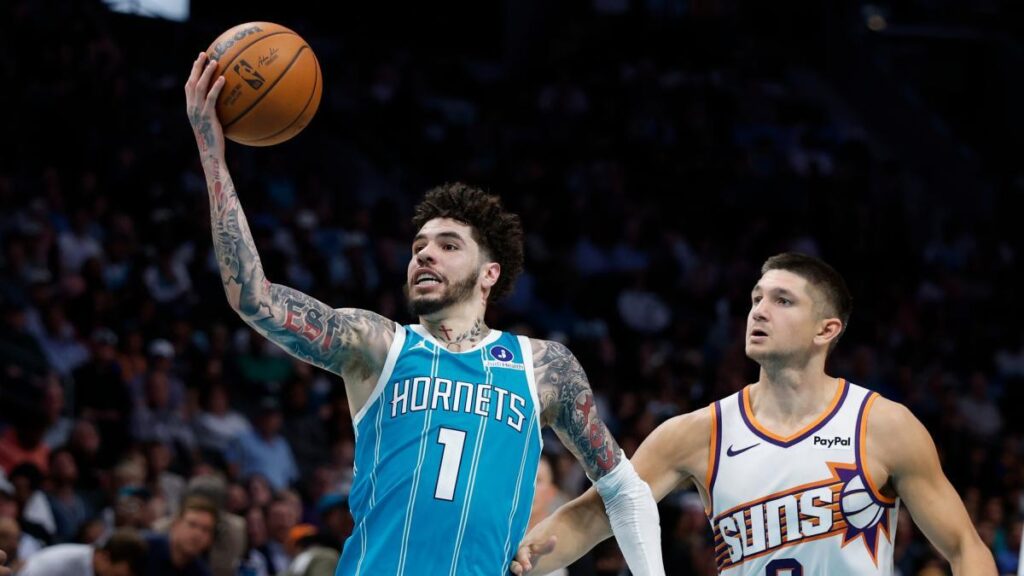Los Hornets, sin piedad con los Phoenix Suns