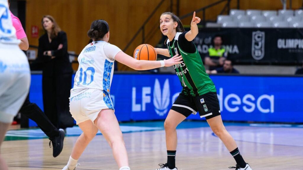 69-67: La Penya toma aire con remontada épica y canasta sobre la bocina