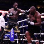 El excampeón mundial Deontay Wilder vence a Derek Chisora en un combate alocado
