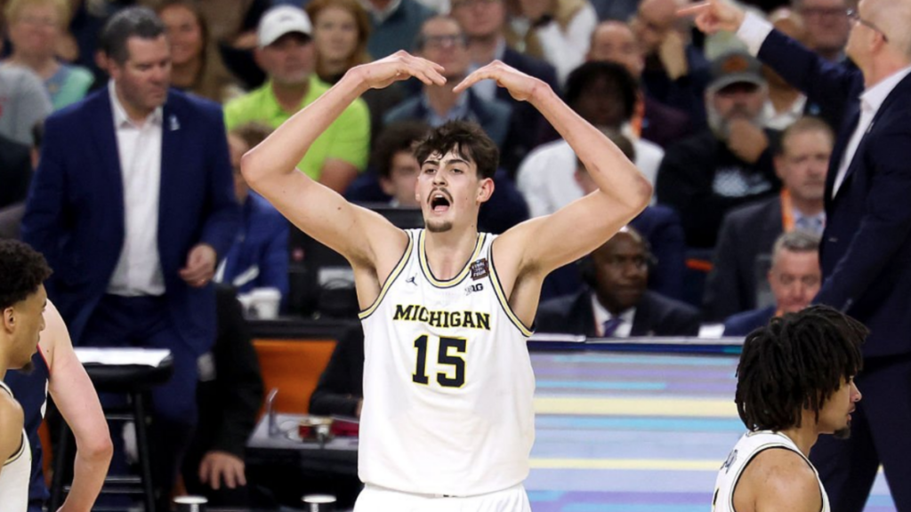 Gigantesco Aday Mara: ¡primer campeón español de la NCAA de la historia!