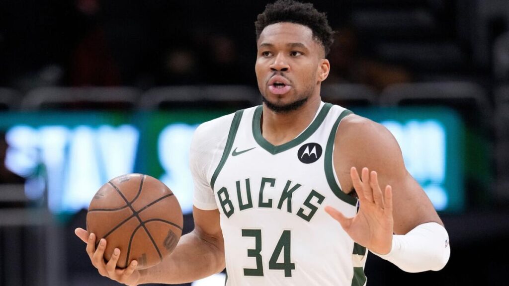 Un ex de los Bucks desvela el equipo al que será traspasado Antetokounmpo