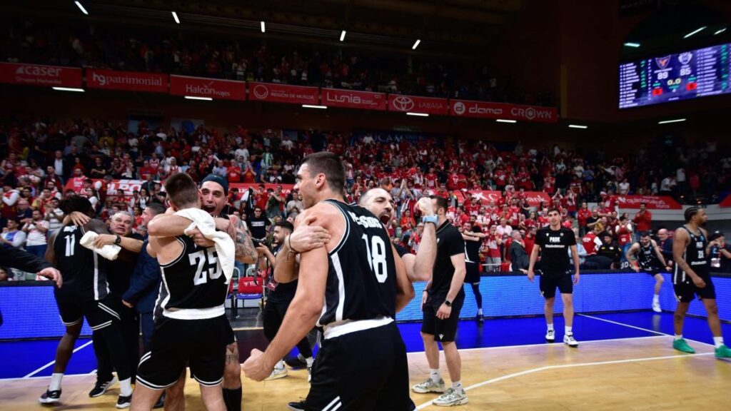 89-85: El UCAM gana con 41 puntos de DeJulius, pero cae eliminado en Europa