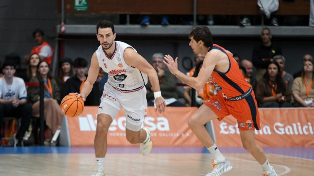 84-92: El Obradoiro da el golpe en Coruña y se acerca al ascenso