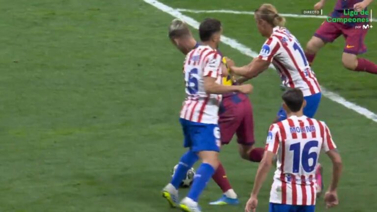 ¡Polémica! El Barça reclama un penalti de Llorente sobre Dani Olmo