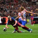 Las polémicas arbitrales en el Atlético-Barça: del empujón a Olmo a la roja a Eric