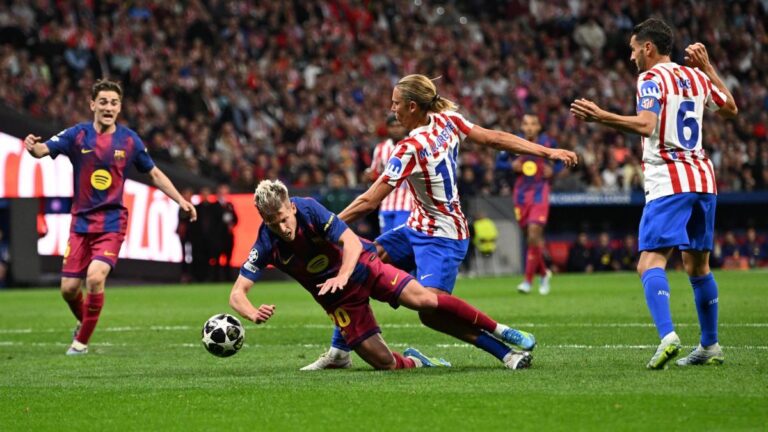 Las polémicas arbitrales en el Atlético-Barça: del empujón a Olmo a la roja a Eric