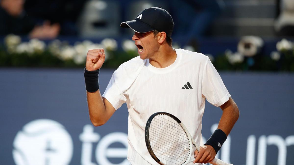 Ídolo total: Rafa Jódar barre para casa en el Godó