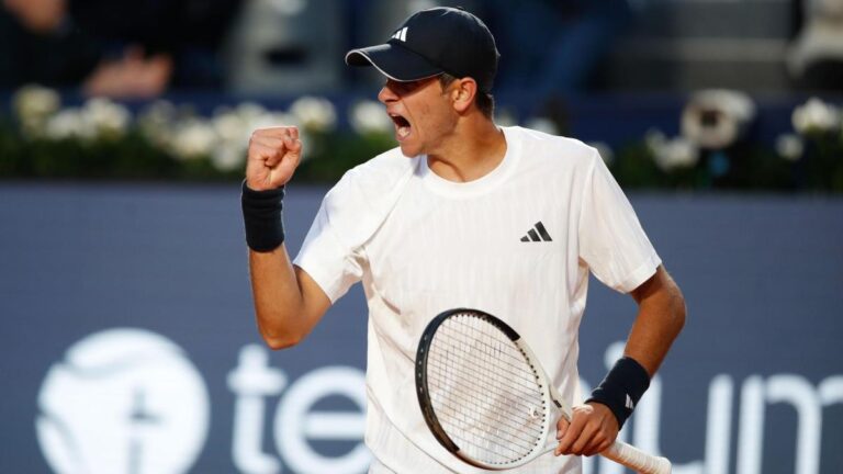 Jódar arrasa y lidera al tenis español hacia cuartos del Godó